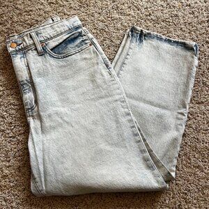Universal Thread Distressed Light Wash Jeans